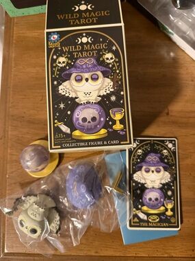 Kaleidos Creative - Wild Magic Tarot Collector Figure & Card